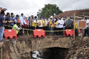 Tinjau Dampak Banjir Bandang Kota Batu, Menteri PUPR Minta Segera Ada Relokasi