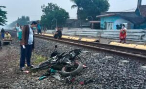Karyawan Minimarket di Driyorejo Tewas Tertabrak Kereta Api di Sidoarjo