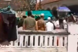 Viral Video Warga Gotong Jenazah Sambil Berlari Bikin Heboh Warganet