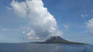 5 Misteri dan Keangkeran Gunung Anak Krakatau, dari Suara Aneh hingga Penampakan Hewan Raksasa, Benarkah?