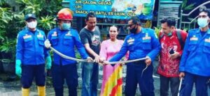 Ular Sepanjang 1,5 Meter Dalam Plafon Toko Bikin Gempar Warga Lamongan