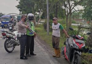 Pemotor di Lamongan Tewas Usai Tergelincir dan Tertabrak Truk