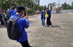 Study Tour, PMII Mojokerto Asik Foto di Proyek Mangkrak