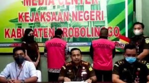 Kejari Probolinggo Amankan 2 Mantan Perangkat Desa Lantaran Korupsi Rp 689 Juta