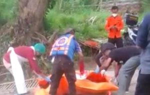 Seorang Pedagang Bawang yang Tercebur Sungai Avur Jombang Ditemukan Tewas