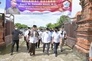 Resmikan Lapangan Basket dan Gedung Pendidikan, Menpora Silaturahmi ke Ponpes Segoro Agung