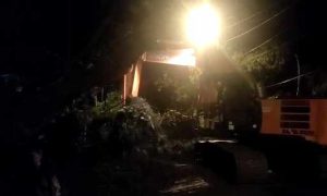 Material Longsor Dibersihkan, Jalur Pacet-Trawas Sudah Bisa Dilalui