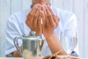 Cara Mengatasi Keluhan yang Terjadi Pada Tubuh Saat Menjalani Puasa Ramadhan