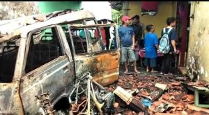 Diduga Depresi, Pemuda di Sampang Bakar Motor, Mobil dan Rumah Keluarganya