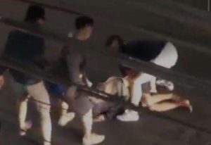 Viral! Sekelompok Pemuda di Kota Malang Hajar Pria Ditengah Jalan