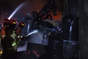 Gudang Cat di Sidoarjo Terbakar, Dua Orang Menderita Luka Bakar