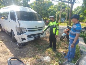 Mobil Travel Tabrak Motor di Banyuwangi, Satu Keluarga Tewas Menggenaskan