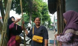 Jelang HUT Kemerdekaan, Penjual Tiang Bendera di Pasuruan Kebanjiran Orderan