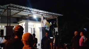 Warga Tutup Paksa Pengobatan Alternatif di Mojokerto Diduga Dukun Cabul