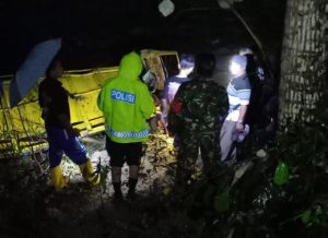 Truk Tebu di Blitar Terseret Arus Sungai, 4 Orang Dinyatakan Hilang