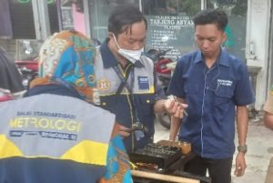 Diskopukmperindag Kota Mojokerto Gelar Sidang Tera di Pasar Tanjung Anyar