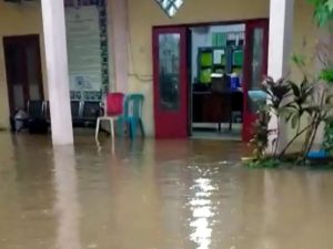 Hujan Deras Sebabkan Banjir Terjang Permukiman Warga di Lamongan