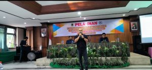 Pelatihan dan Manajemen Lembaga Kemasyarakatan Kelurahan Wates, Camat Magersari Tekankan Pentingnya Sinergitas