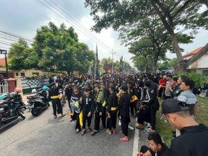 Solidaritas Kawal Persidangan, Ratusan Pesilat PSHW Geruduk PN Mojokerto