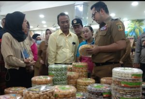 Sidak Parcel di Swalayan Mas Pj Ali Kuncoro Temukan Makanan Terindikasi Boraks
