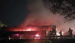 Bus Gunung Harta Terbakar Hebat di Tol Jombang-Mojokerto