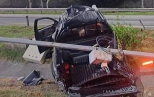 Dua Mobil Bea Cukai Kediri Terguling di Tol Jombang-Mojokerto