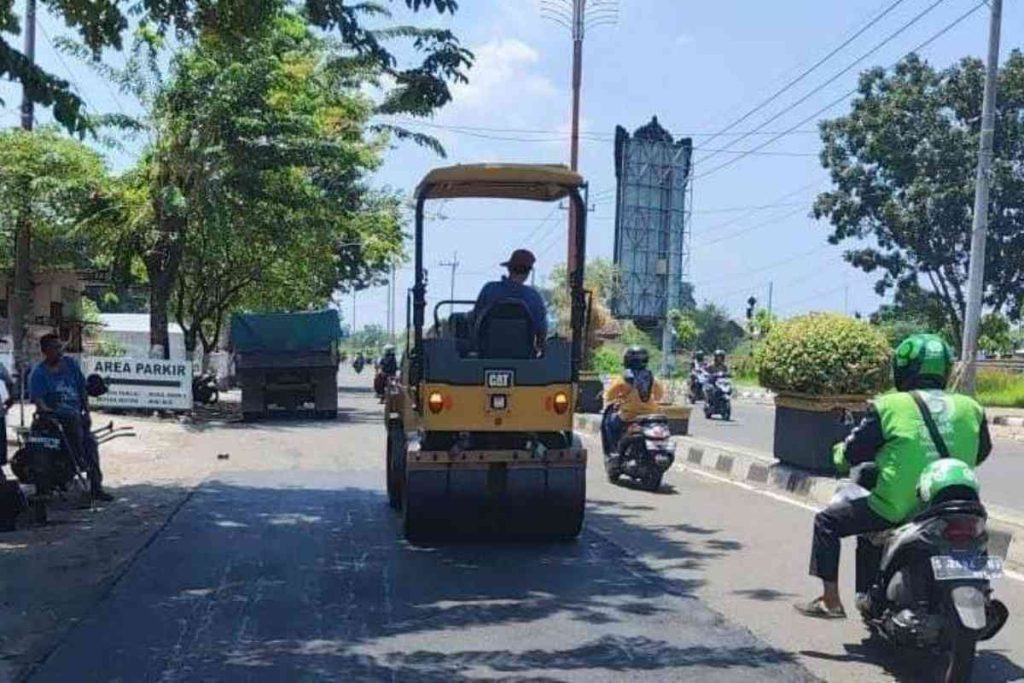 DPUPR Perakim Gencarkan Pemeliharaan Jalan, Lalu Lintas di Kota Mojokerto Semakin Lancar