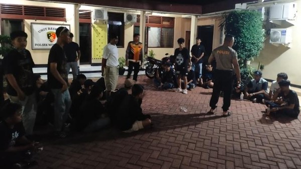 Mabuk Saat Nonton Konser, Puluhan Pemuda di Surabaya Diciduk Polisi
