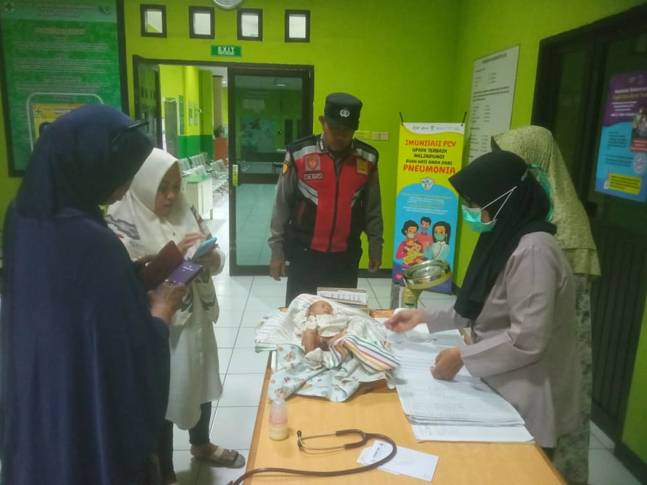 Penemuan Bayi Laki-laki di Rumah Kosong Gegerkan Warga Wonocolo Sidoarjo