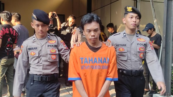 Diduga Hendak Bikin Onar, Bawa Golok dan Samurai, Pria di Sidoarjo Ditangkap Polisi