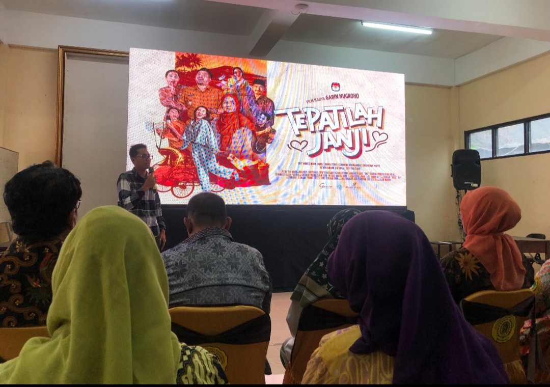 Bertepatan Dengan Hari Sumpah Pemuda KPU Kota Mojokerto dan Mahasiswa Nobar Film “Tepatilah Janji”