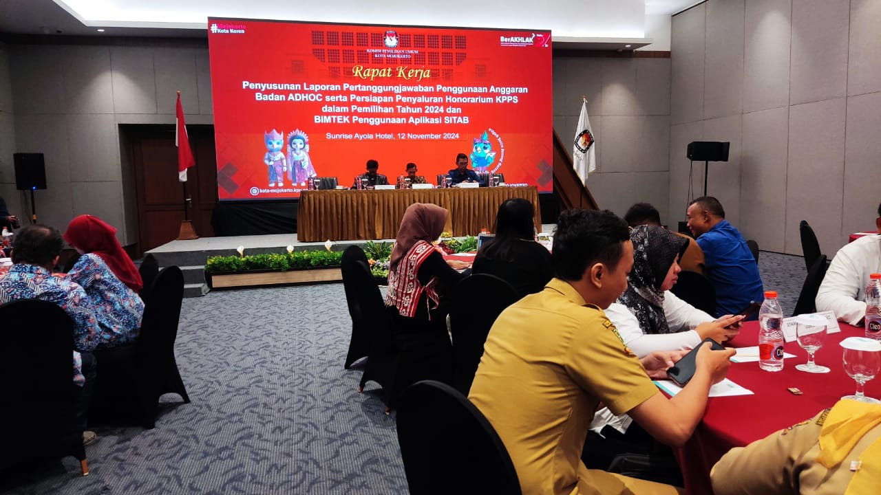 Gelar Raker Penyusunan LPJ Badan Adhoc dan Bimtek SITAB, Ketua KPU Kota Mojokerto Tekankan Transparansi dan Akuntabilitas