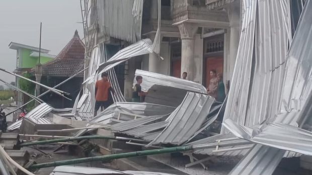 Diterjang Angin Kencang Dua Desa di Jombang Porak-poranda