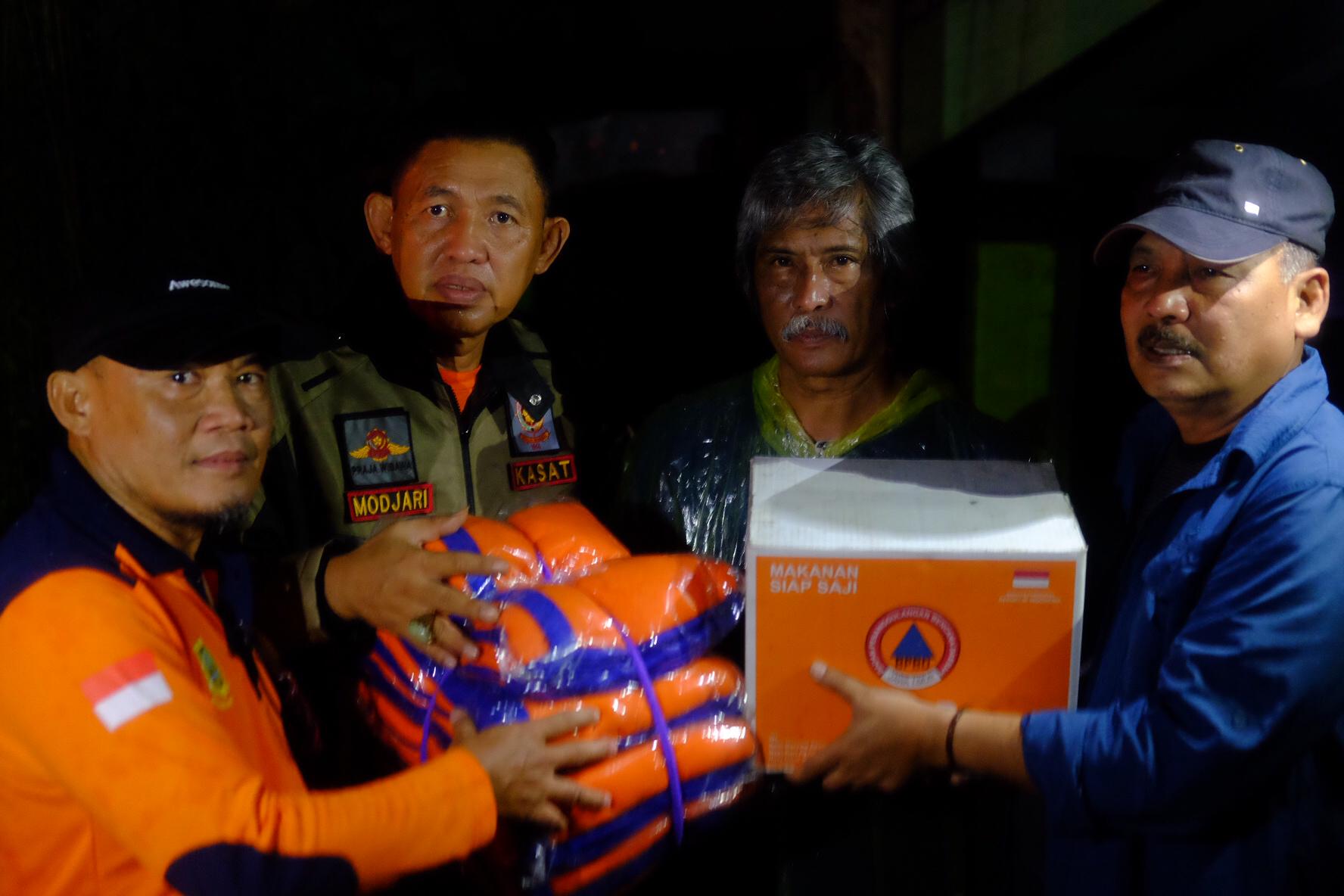 Gercep, KaDinsos Kota Mojokerto Datangi Warga Terdampak Banjir di Sekar Putih Kota Mojokerto