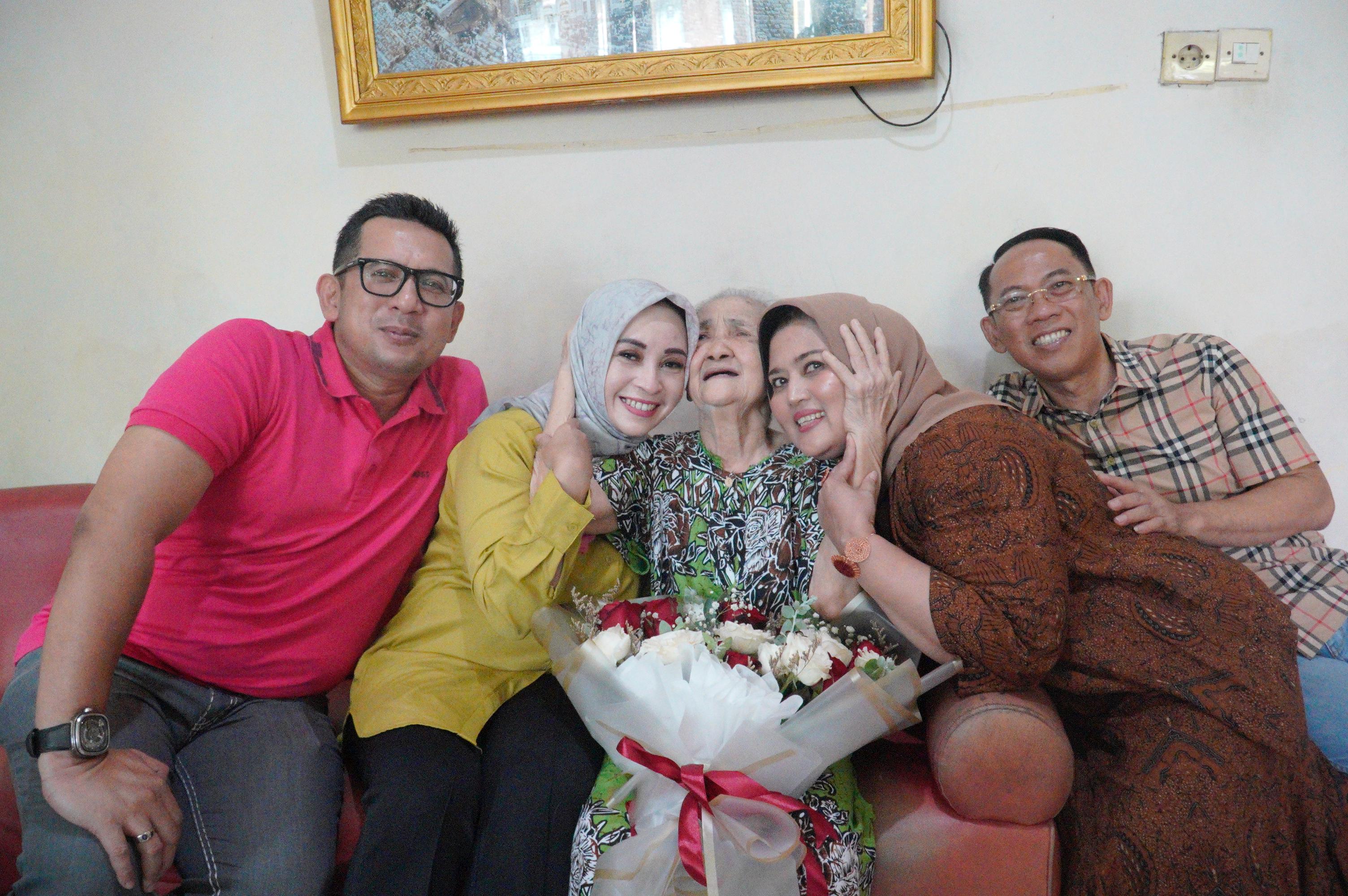 Spesial Hari Ibu, Pemkot Mojokerto Berikan Kejutan Manis untuk Ibu-Ibu Lansia