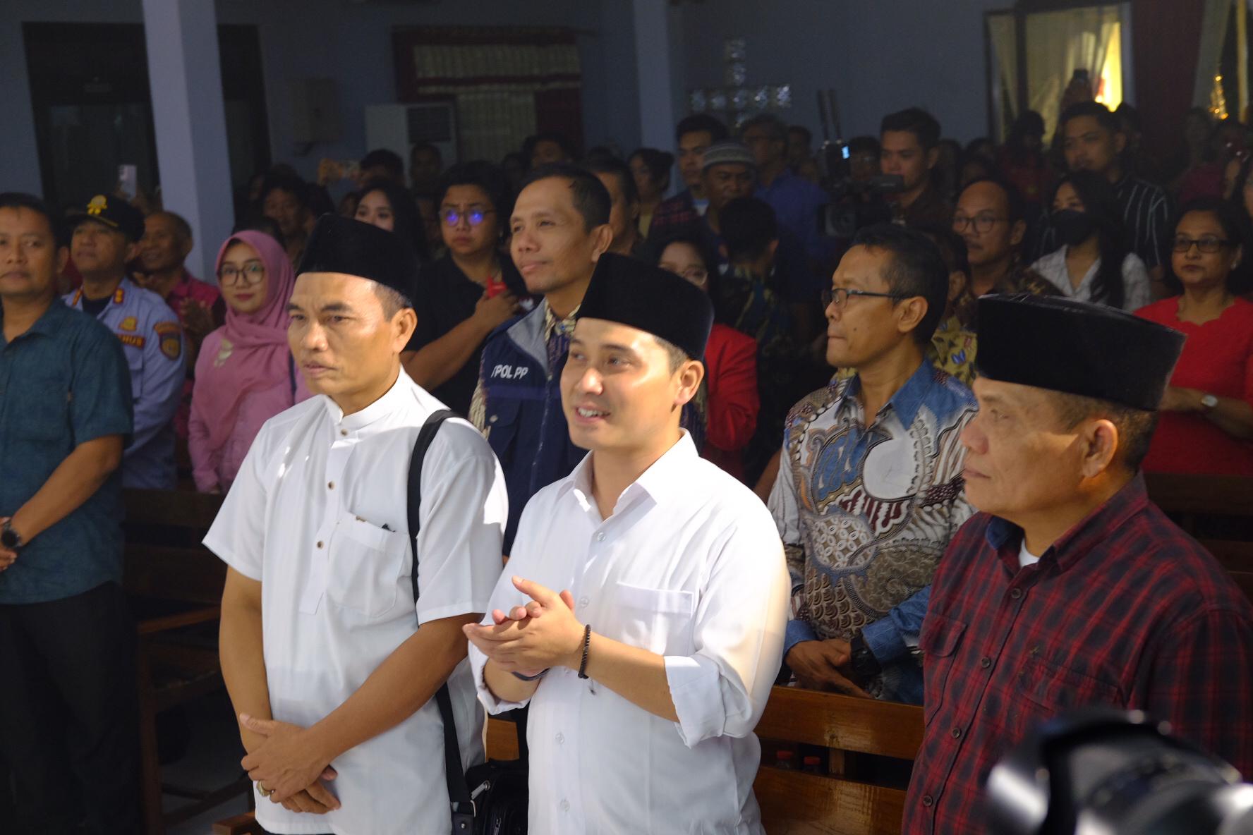Perkuat Toleransi dan Persatuan, Bupati Mojokerto Terpilih Gus Barra dan Forkopimda Hadiri Ibadah Natal di GKJW Wates Mojokerto