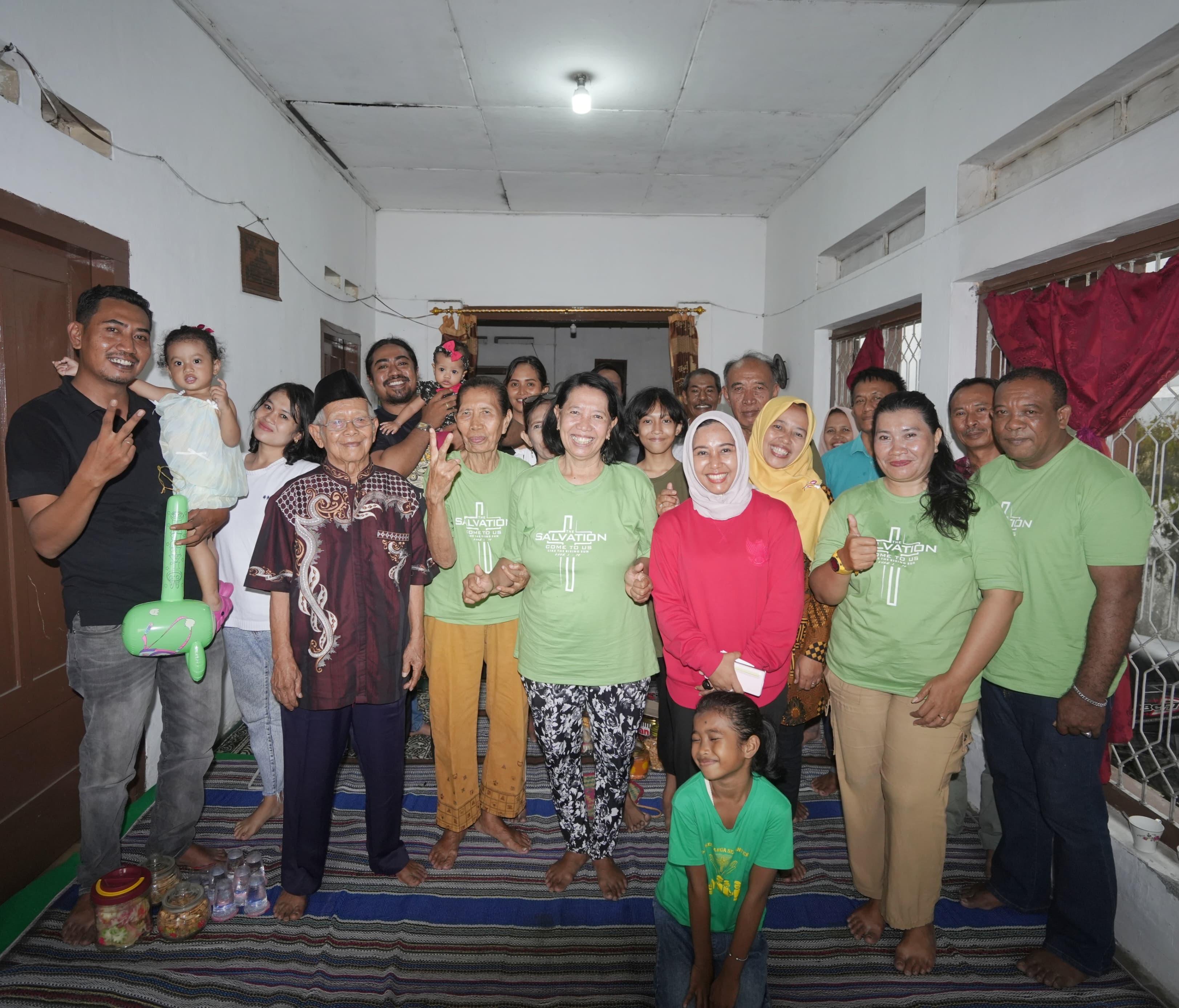 Perkuat Toleransi dan Persatuan, Wali Kota Mojokerto Terpilih Ning Ita Kunjungi Rumah Warga Kristiani Saat Rayakan Natal 2024