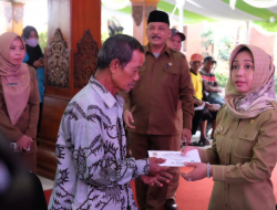 Pemkot Mojokerto Salurkan Bansos Uang Tunai ke Ribuan Warga Kurang Mampu