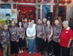 Hadiri Buka Bersama di Klenteng Tri Darma Hok Sian Kiong, Ning Ita: Kebersamaan Merupakan Wujud Harmoni di Kota Mojokerto