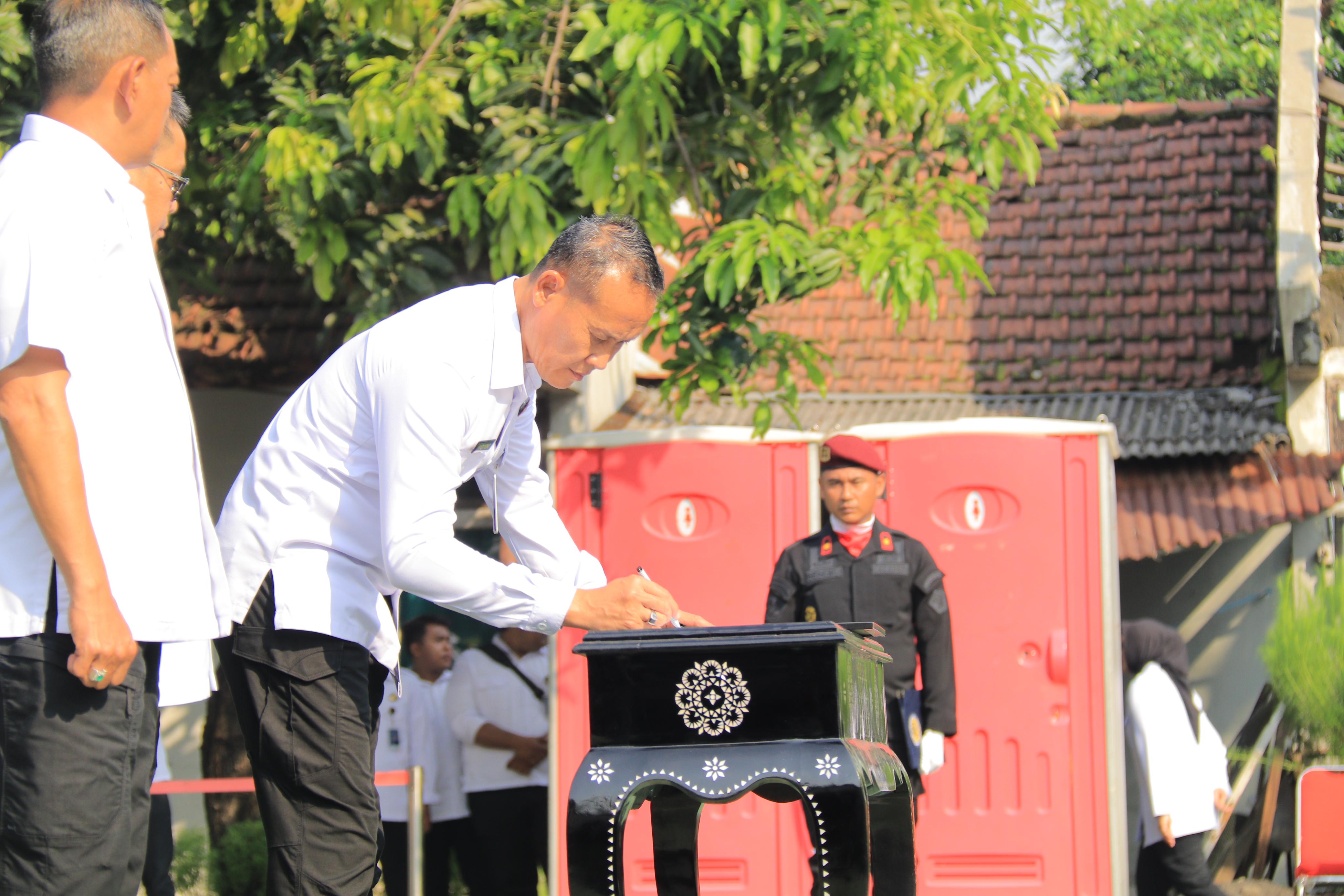 Kanwil Ditjen Pemasyarakatan Jatim Deklarasikan Komitmen Bersama Wujudkan Lapas dan Rutan Bersih dari Narkoba dan HP Ilegal