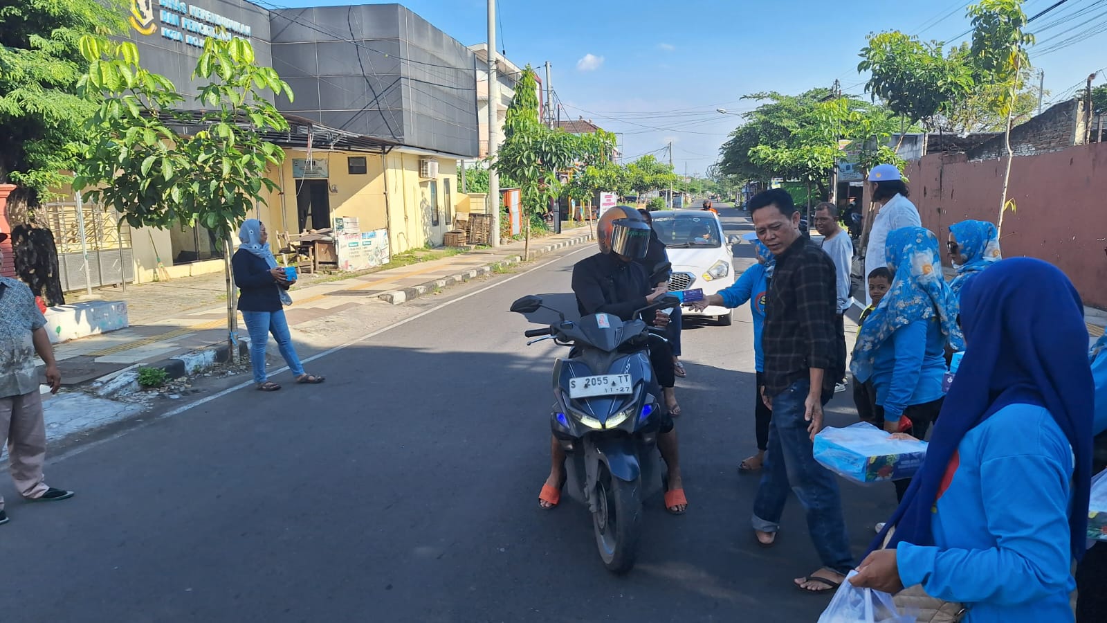Jumat Berkah, PWI Mojokerto Raya Kolaborasi Bersama Warung Berkah SYD Salurkan 200 Nasi Kotak untuk Masyarakat