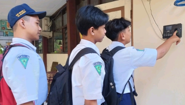 KADIS S3 SEGER : Membudayakan Disiplin Positif yang Menyenangkan Ala SMPN 3 Mojokerto