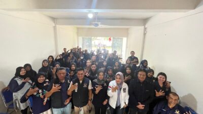 Ketua DPD dan Fraksi NasDem Kota Mojokerto Bagikan Sembako untuk Struktur DPD dan DPC