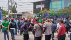 Ratusan Buruh PT Pakerin Demo Kantor BPJS Kesehatan Mojokerto