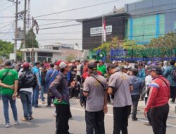 Ratusan Buruh PT Pakerin Demo Kantor BPJS Kesehatan Mojokerto