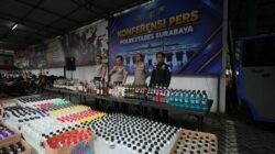 Gelar Operasi Polrestabes Surabaya Sita 5.385 Botol Miras Ilegal